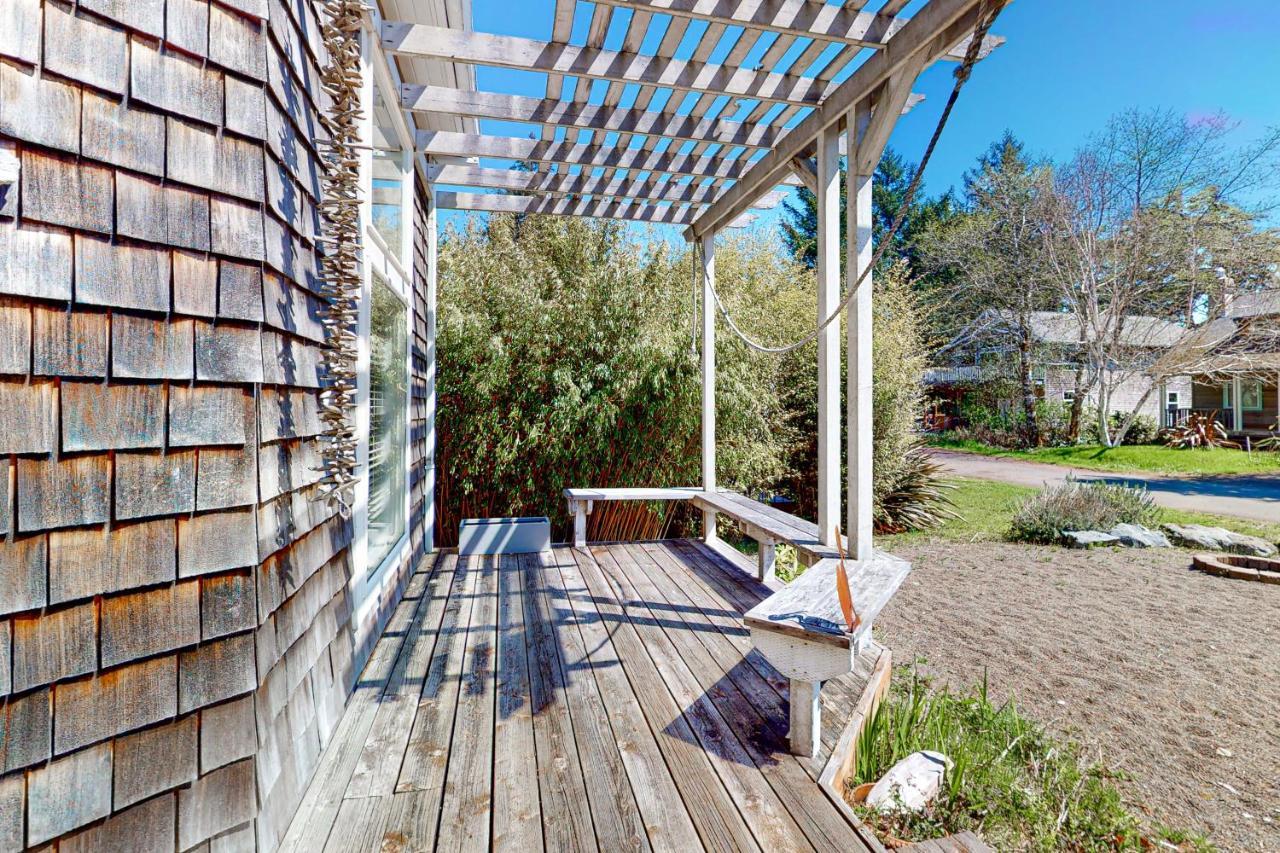 Castaway Cabin Manzanita Exterior photo